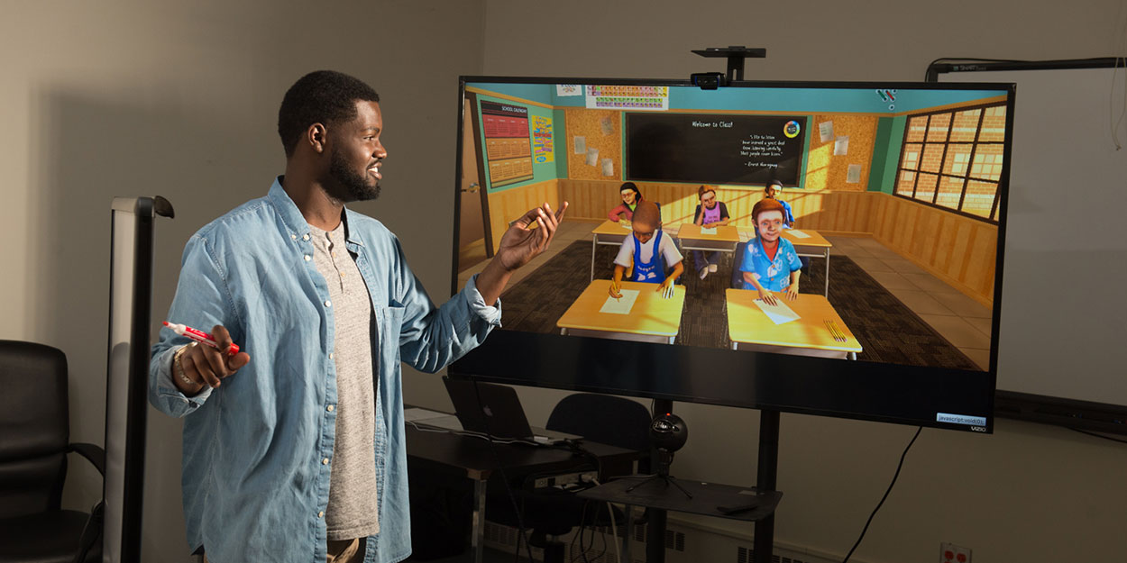 A student practicing teaching in front of a virtual learning environment